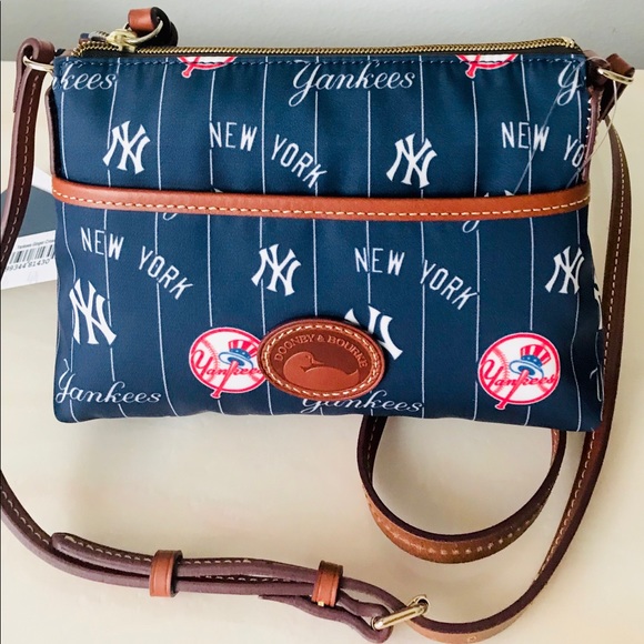 Dooney & Bourke Handbags - 🗽Dooney & Bourke MLB NY Yankees Nylon Crossbody